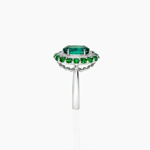 Emerald Ring - Picture 6 of 8